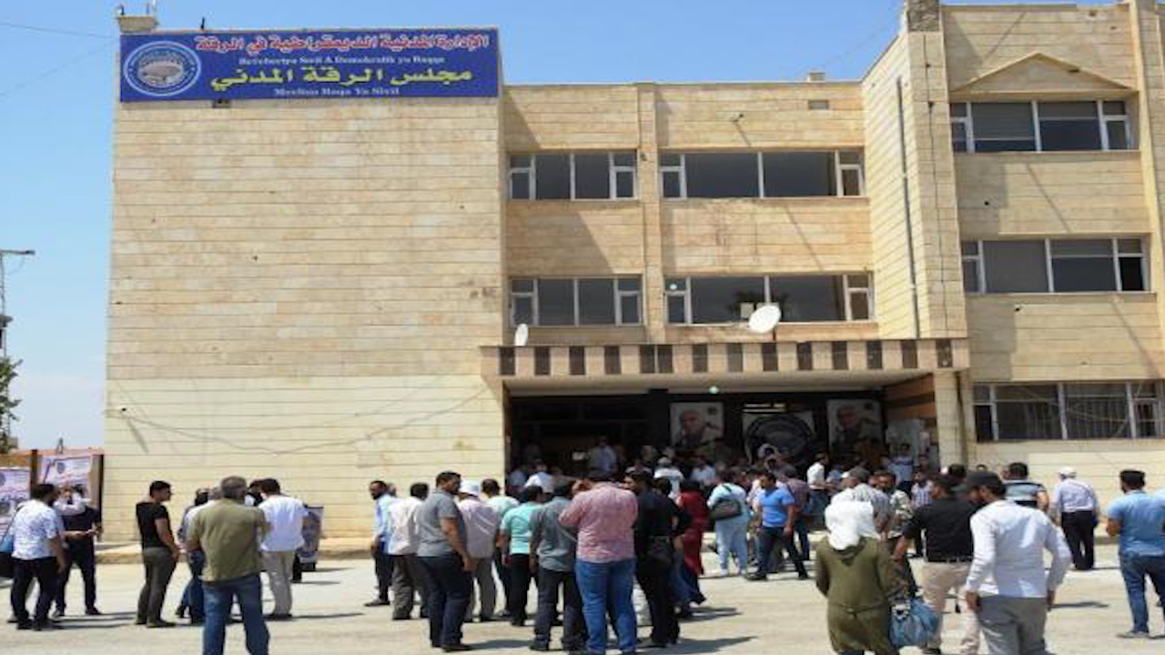 لجنة البلديات في الرقة تعلن إنهاء 3 مشاريع والبدء بمشروع لتعبيد الطرقات