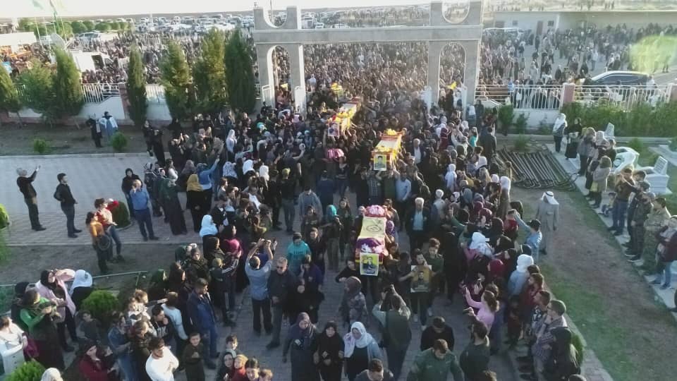 مراسم تشييع 14 شهيداً بديرك بينهم مدني قتلته دورية تركية