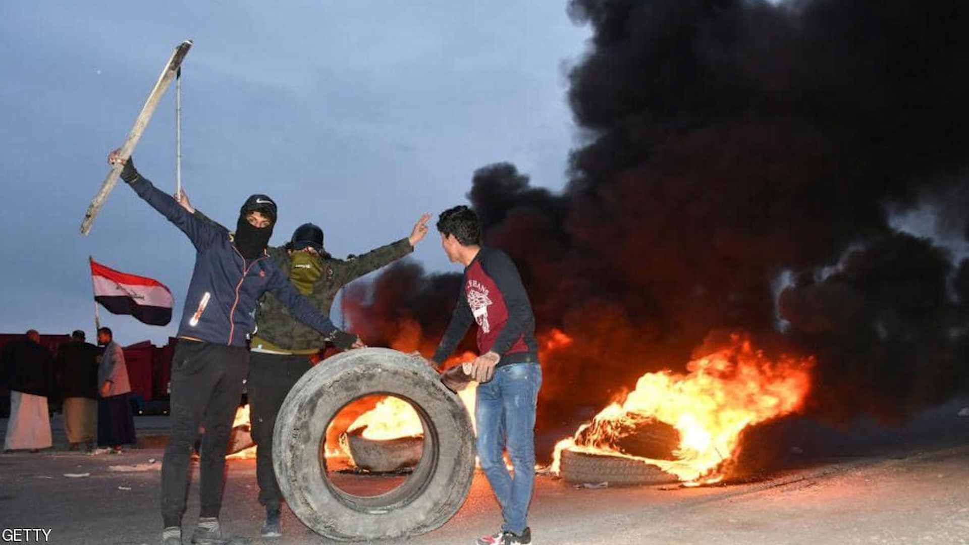 نحو 10 قتلى خلال 24 ساعة مع استمرار المحتجين بقطع الطرق في وسط البلاد وجنوبها