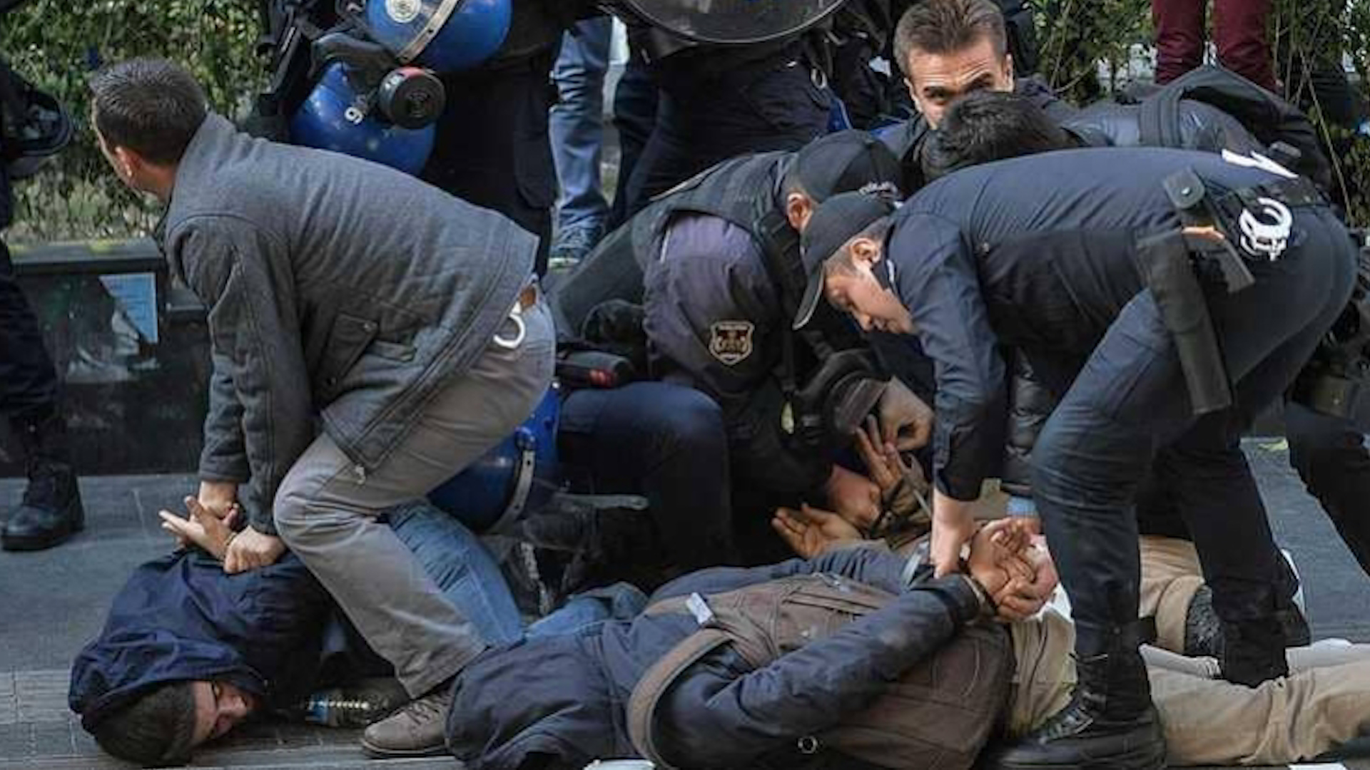 سلطات أردوغان تعتقل 12 محاميا .. و24 نقابة تستنكر وتدين‎