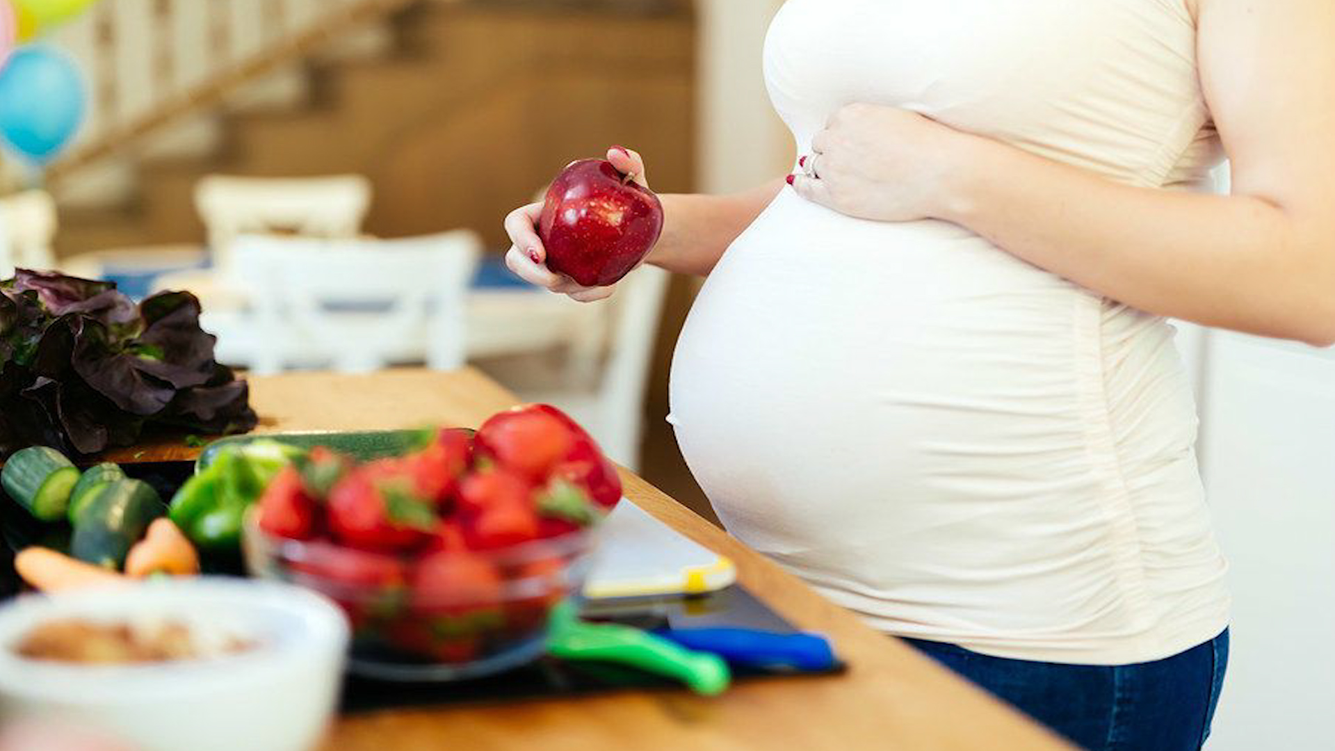 نوع غذاء الحوامل قد يؤثر على تكوين دماغ الجنين ويُعرضه للسمنة المستقبلية