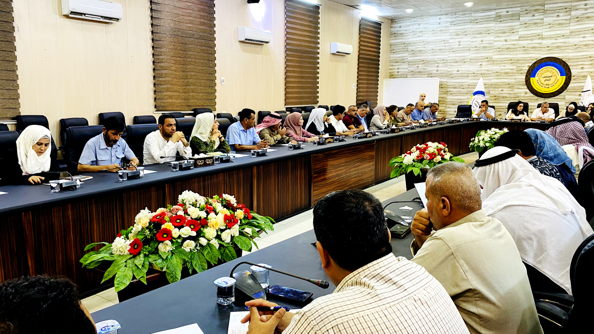 الإدارة الذاتية تناقش أوضاع الشعب والخدمات في جلسة استثنائية