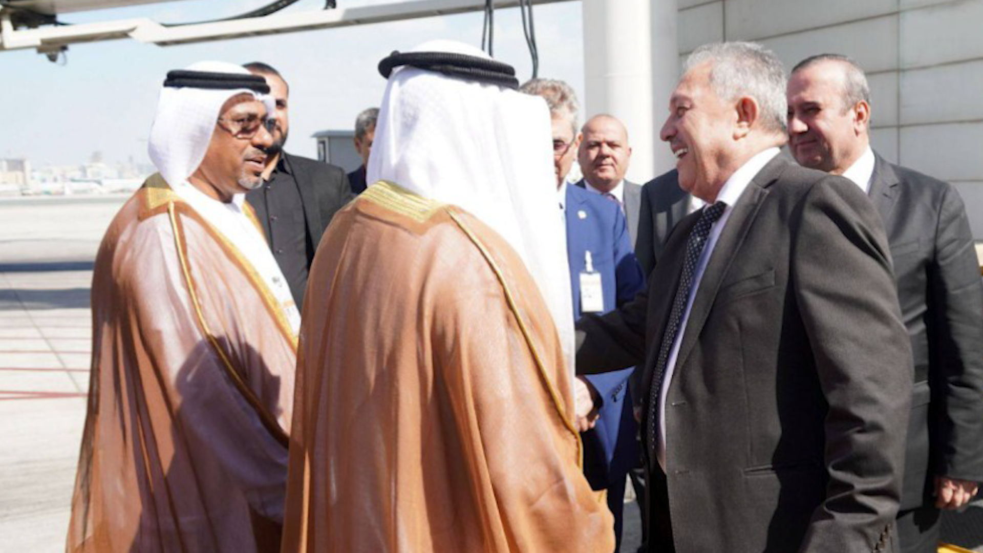 عرنوس يصل إلى الإمارات العربية المتحدة للمشاركة في القمة العالمية للمناخ
