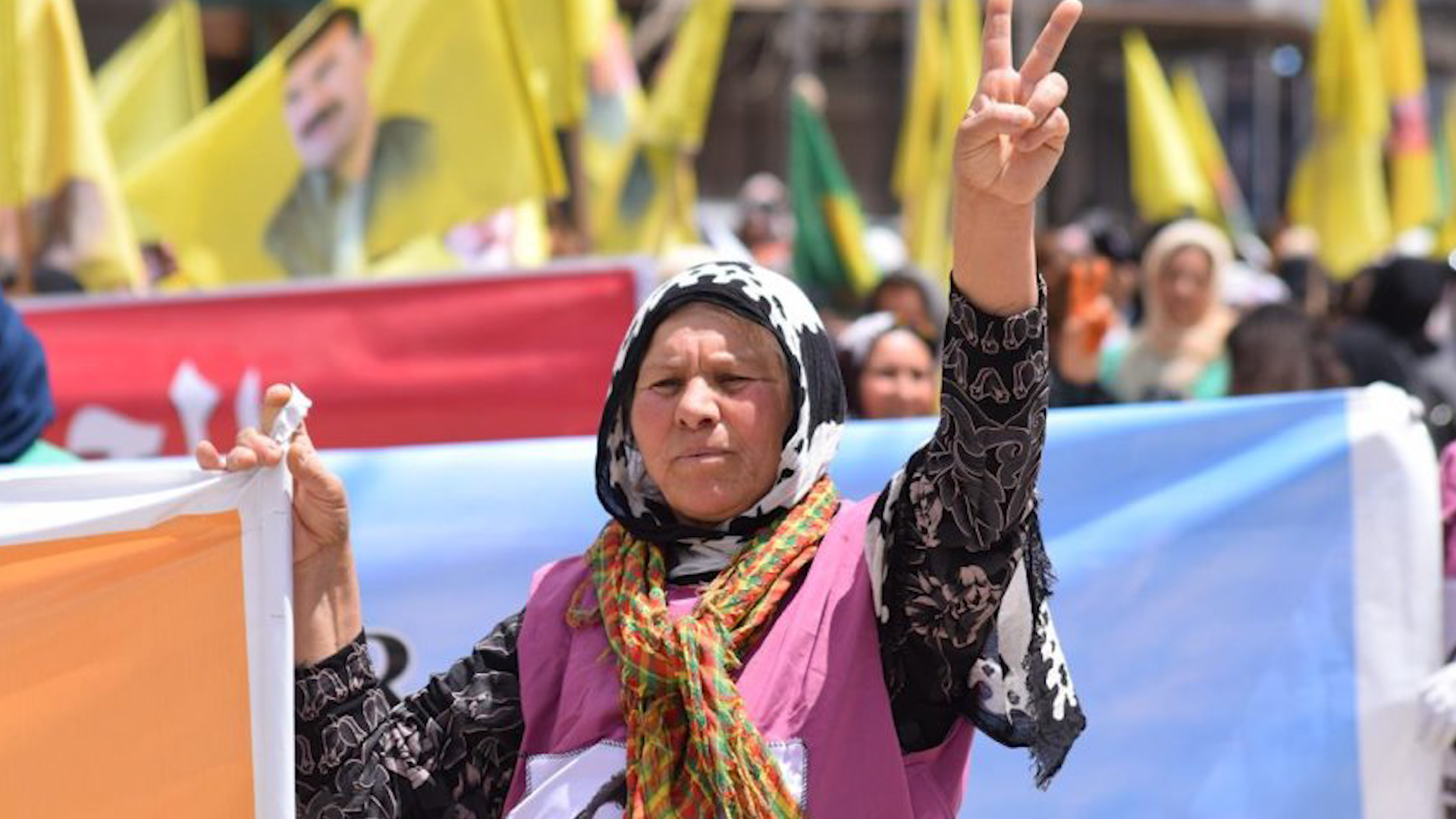 دعماً للقائد أوجلان وحزب العمال الكردستاني..مؤتمر ستار ينظم مظاهرة في قامشلو