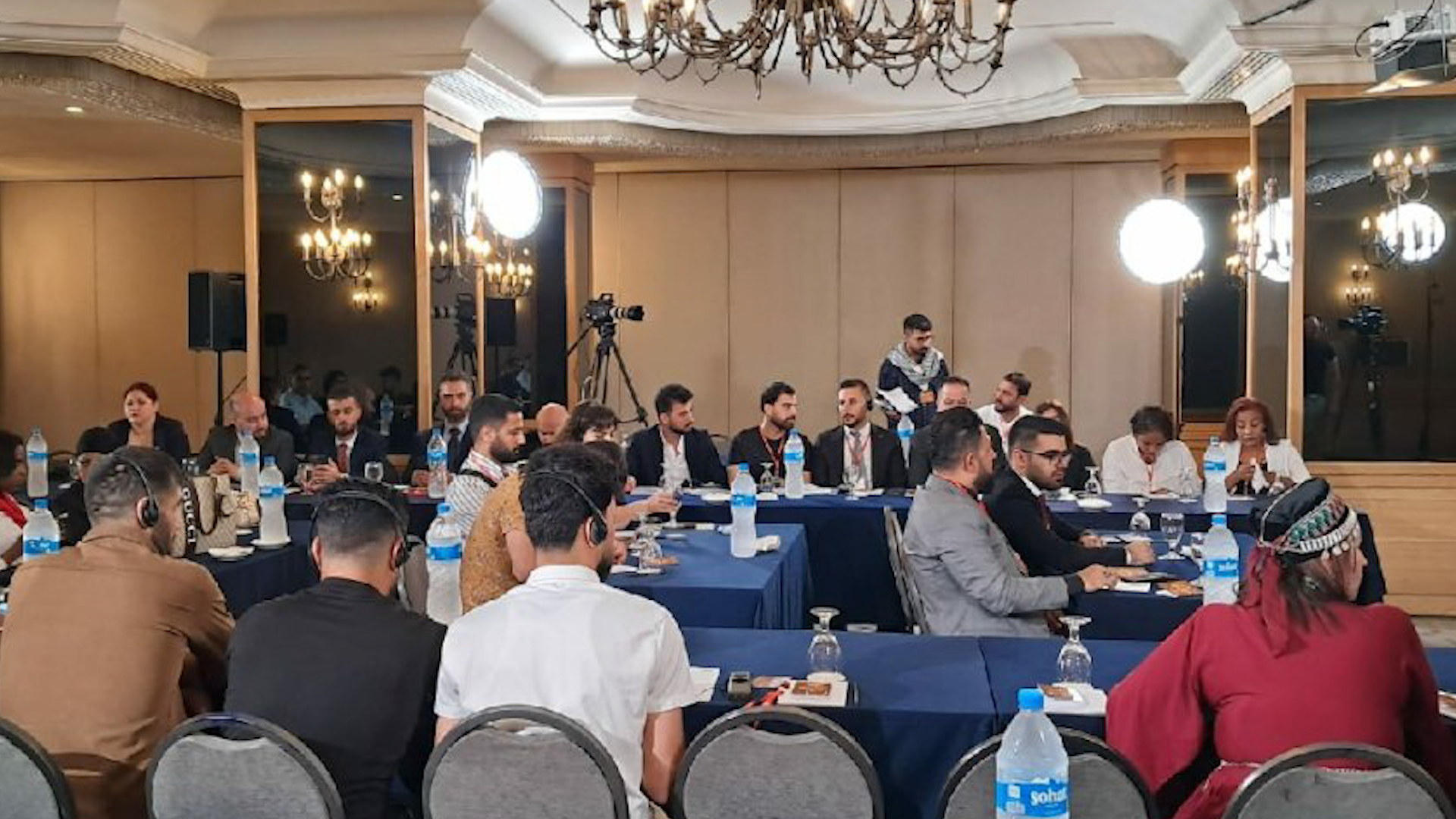 اختتام اليوم الأول لمؤتمر شبيبة الشرق الأوسط وشمال أفريقيا في العاصمة اللبنانية