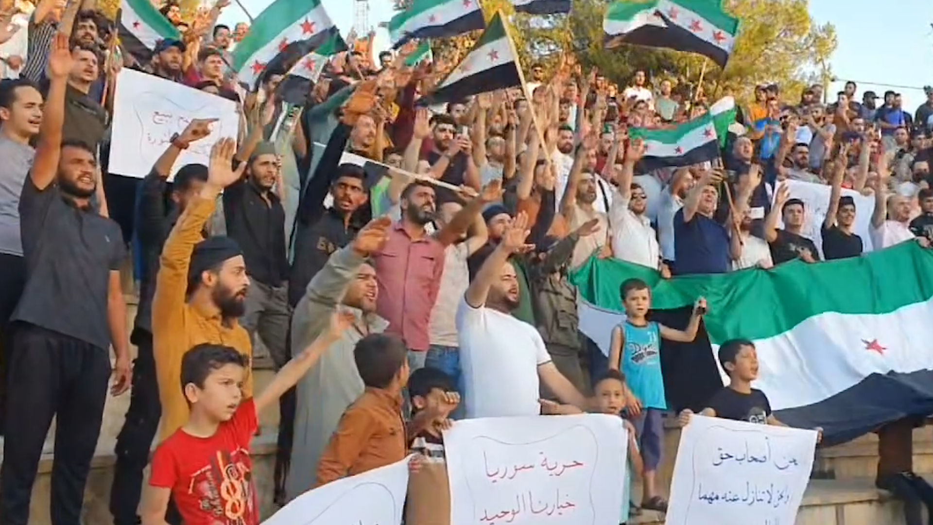 بعد الأحداث الدامية..المعابر الحدودية المحتلة مع تركيا تستأنف العمل و”الإنترنت” يعود