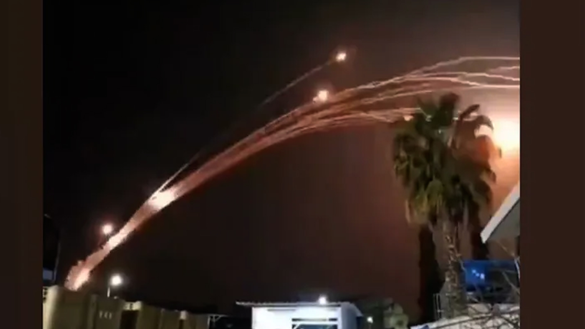 إطلاق حزب الله عشرات الصواريخ على شمال إسرائيل..وإسرائيل ترد