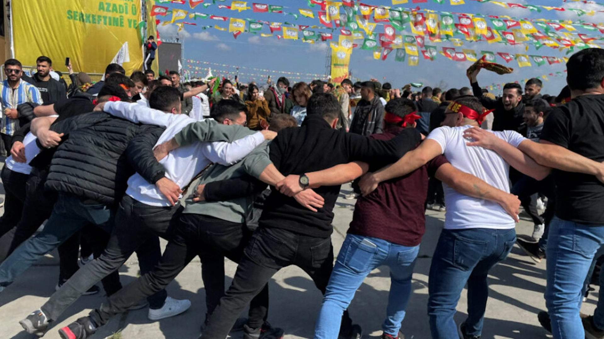 هيومن رايتس ووتش: أردوغان يسيء استخدام السلطة لدرجة اعتقال مرددي الأغاني الكردية بحفلات زفافهم