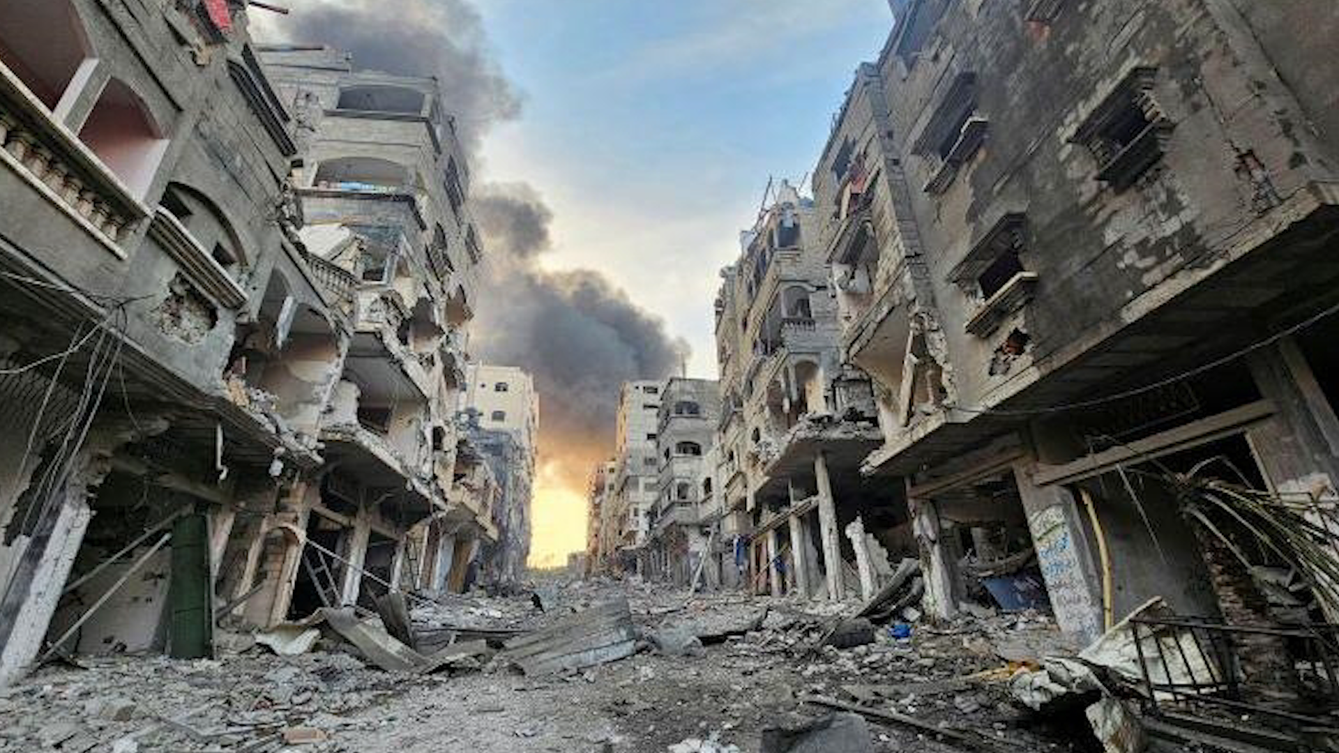 مقتل 68 شخصاً وإصابة 77 آخرين بقصف إسرائيلي على قطاع غزة