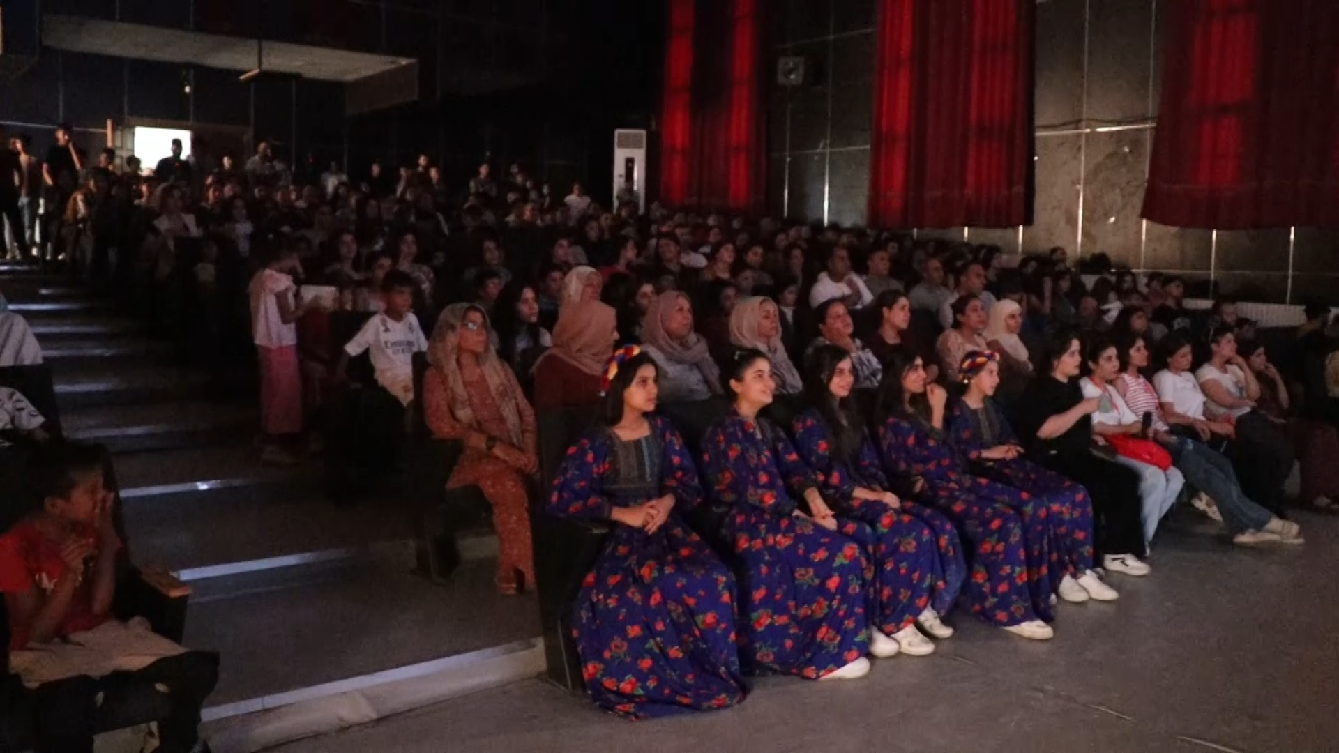 بحضور الآلاف..عروض فنية مستمرة في مهرجان الشهيدة برجم