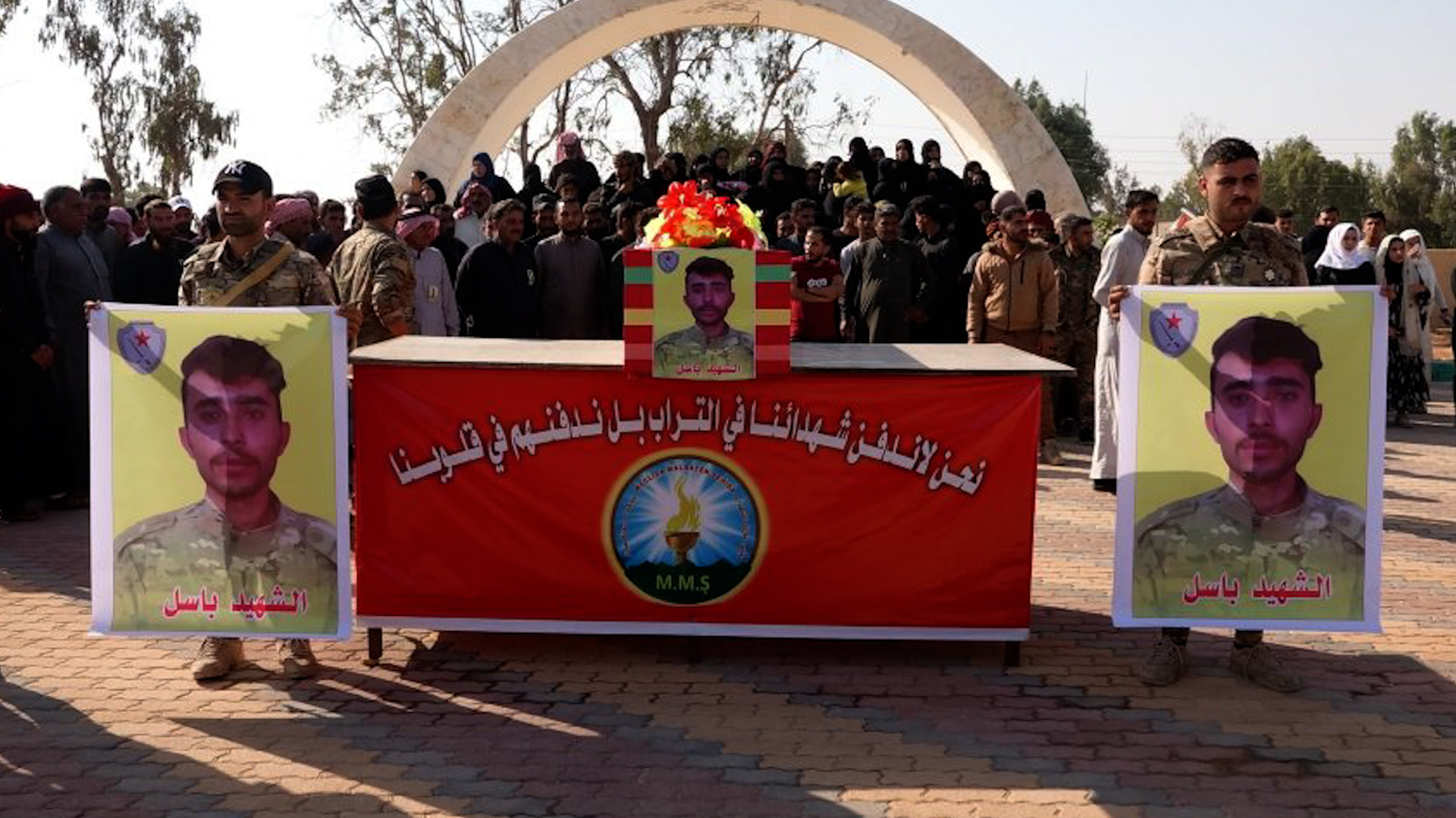 تشييع جثمان مقاتل قوات الحماية الذاتية الشهيد باسل الحمود