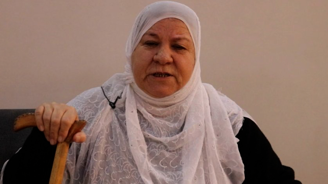 الأم ثريا صبري تدفع بثلاثة من أبنائها إلى صفوف المقاومة في وجه هجمات الاحتلال التركي