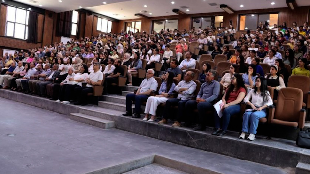 ندوة في جامعة كوباني تناقش فيه نداء “السلام والمجتمع الديمقراطي” للقائد أوجلان