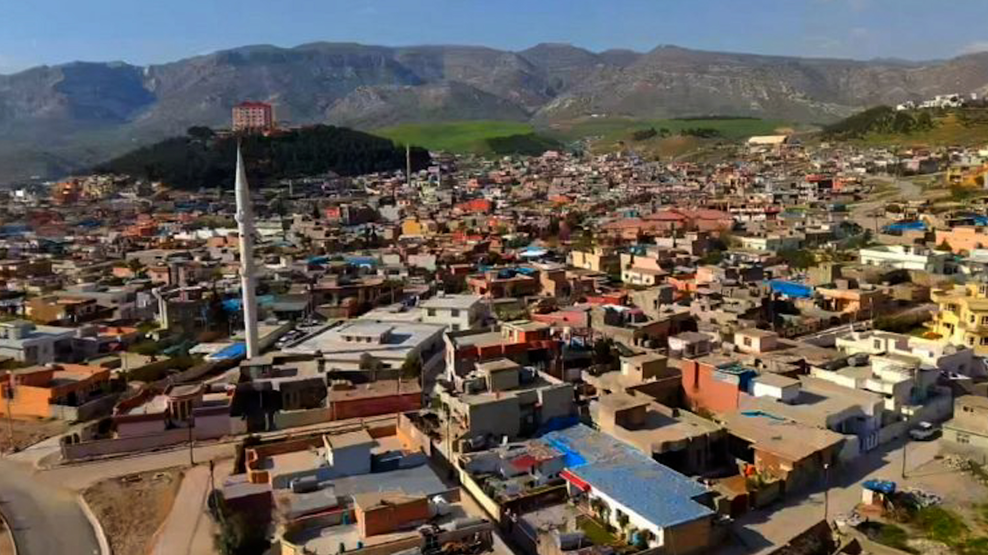 روج نيوز: الاحتلال التركي يغلق طرق عدة قرى في قضاء باتيفا بمحافظة دهوك