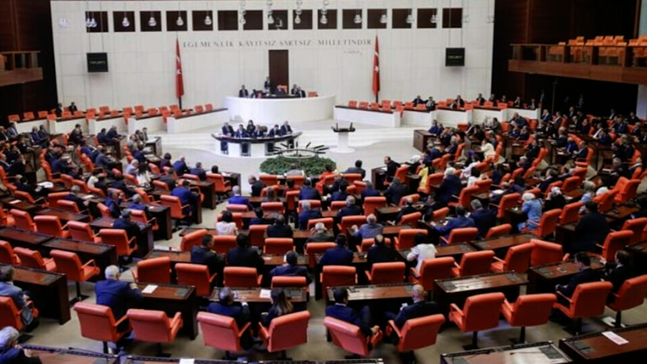 لقاء مع رئيس البرلمان التركي قبيل اجتماع اللجنة المخصصة لحل القضية الكردية