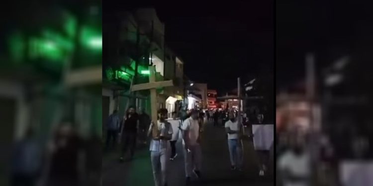 دمشق.. مسيرة شموع في حي باب توما تضامنا مع أهالي وادي النصارى