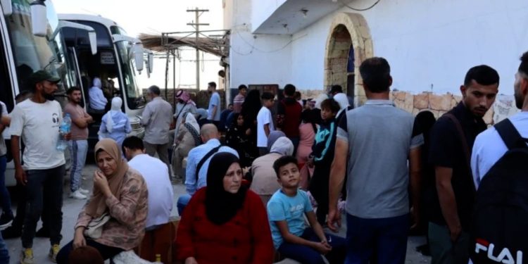 مئات المرضى عالقون بعد منع الحكومة الانتقالية وصولهم لمشافي دمشق