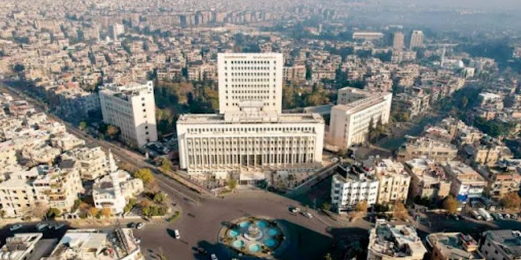 محاولة إعادة دمج القطاع المصرفي السوري عالمياً وسط تحديات الشفافية والعقوبات