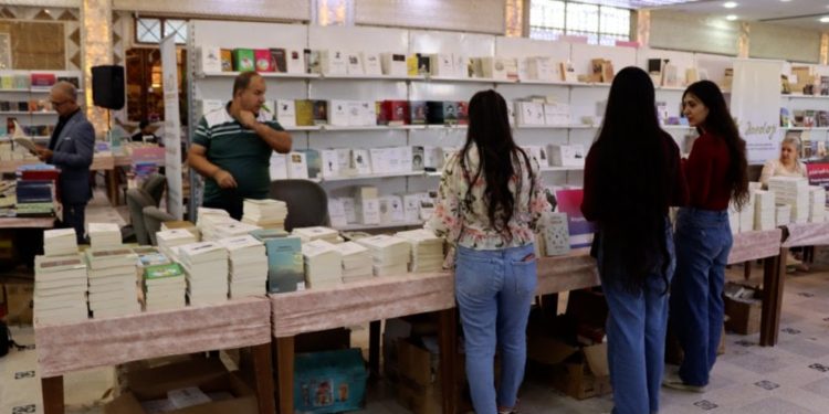 كتب معتقلي الحرية تتصدر اهتمامات رواد معرض هركول الدولي