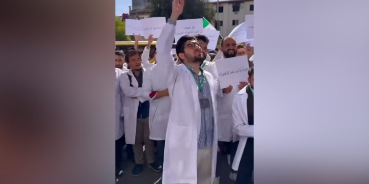 احتجاجات طلابية ضد قرارات إدارة جامعة دمشق