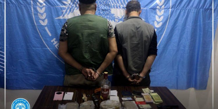 في عمليتين..القبض على 3 تجار مخدرات وضبط كميات من المواد المخدرة في دير الزور