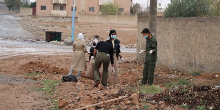 مبادرة نظافة في حي بالطبقة لتعزيز الوعي البيئي
