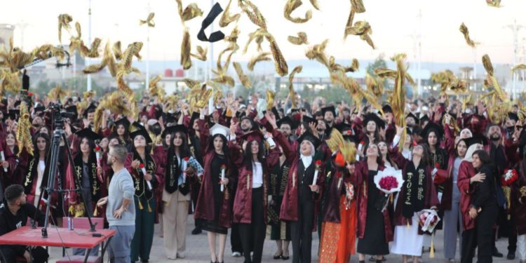 حفل تخريج 211 طالبة وطالباً من جامعة روج آفا في قامشلو
