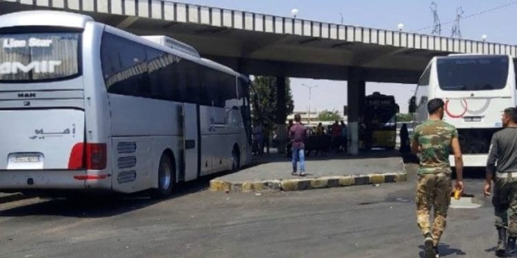 طلاب الساحل بجامعة حمص يطالبون بإلغاء قرار توقف الباصات عند الكراج الشمالي