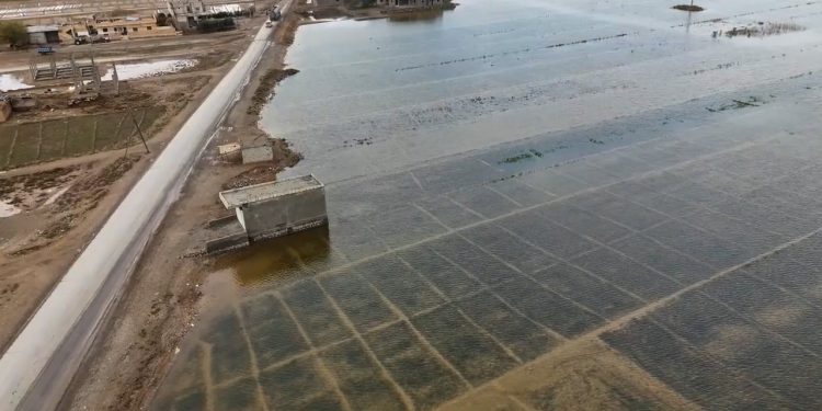 عاصفة مطرية تخلف وراءها سيولاً جارفة وفيضانات في بلدة الكبر بريف دير الزور الغربي
