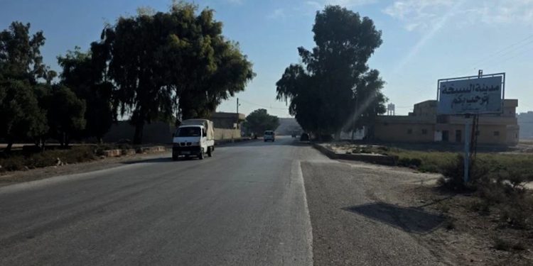 تعبيد 20 شارعاً وتركيب 14 محولاً كهربائياً في مدينة السبخة بالرقة