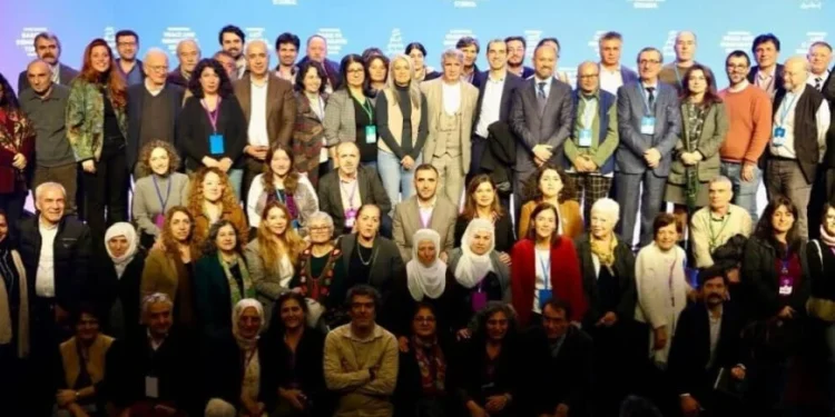 كونفرانس إسطنبول يطالب بالحرية الجسدية للقائد أوجلان ويدعو إلى تعزيز اللامركزية في تركيا