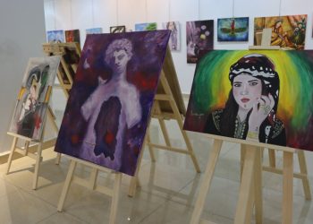 معرض تشكيلي يجمع فناني مقاطعة الجزيرة