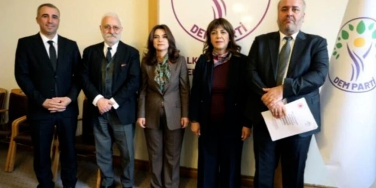 ثلاثة أحزاب في تركيا تقدم تقاريرها بشأن “حل القضية الكردية” للبرلمان