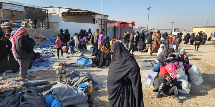 240 أسرة عراقية تغادر مخيم الهول إلى بلادها