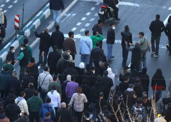 مقتل 16 متظاهراً واعتقال أكثر من 580 خلال الاحتجاجات المستمرة في إيران
