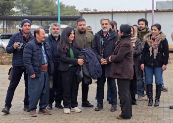 وصول نخبة من الفنانين الكرد إلى روج آفا