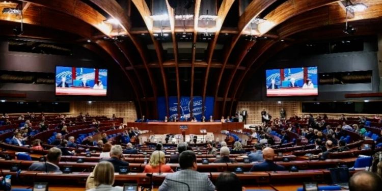 المجلس البرلماني للمجلس الأوروبي يوافق على مشروع قانون بشأن روج آفا