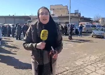 حشود من 8 مدن في شمال وشرق سوريا تصل لدير حافر في مقاطعة الطبقة-تقرير: هبة فتيح