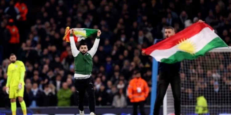 فعالية داعمة لروج آفا خلال مباراة في دوري أبطال أوروبا