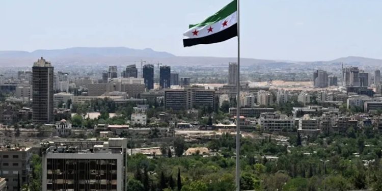 سوريا تتراوح بين “تفكك السلطة” وبحث مكونات البلاد عن الأمان