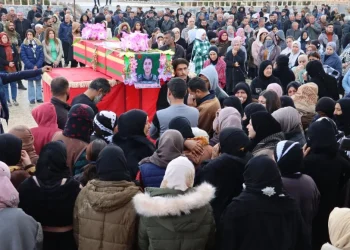 تشييع جثمان مقاتلة من وحدات حماية المرأة في تربه سبيه