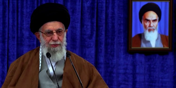3 عقود من الحكم..خامنئي ونظامه في اختبار “الوجود”