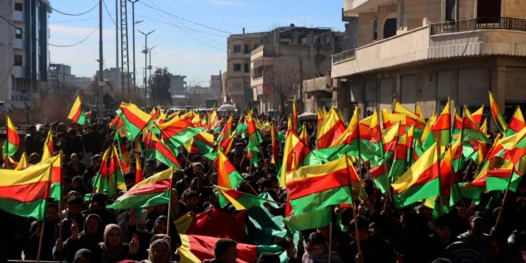 أهالي كوباني يخرجون للساحات دفاعاً عن مكتسبات الثورة
