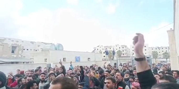 احتجاجات في ريف إدلب على تردّي الخدمات وتهميش المنطقة