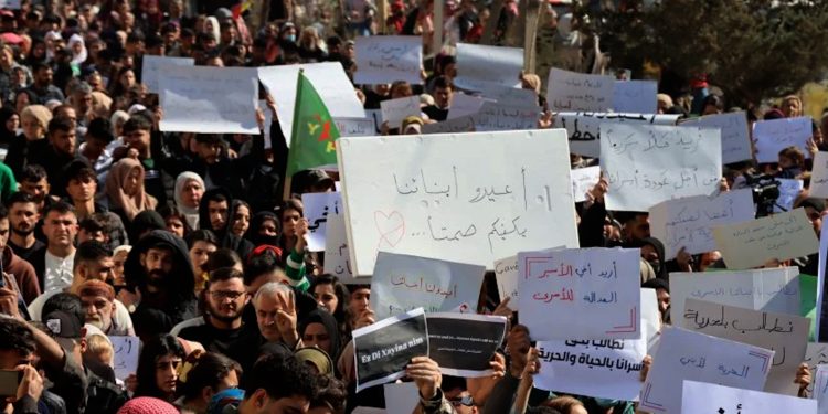 قامشلو.. ذوو الأسرى لدى الحكومة المؤقتة يطالبون بالإفراج عن أبنائهم