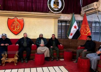 قيادة قوى الأمن الداخلي تلتقي مع شيخ قبيلة شمر والقائد العسكري لقوات الصناديد