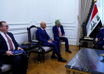 لقاء يجمع السوداني وباراك لبحث العلاقات الثنائية بين العراق والولايات المتحدة