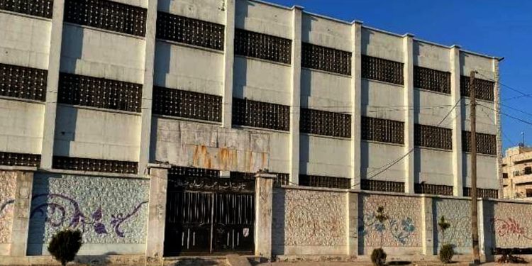 إضراب الكرامة…الكوادر التدريسية في إدلب وحلب يواصلون احتجاجهم على تدني الرواتب