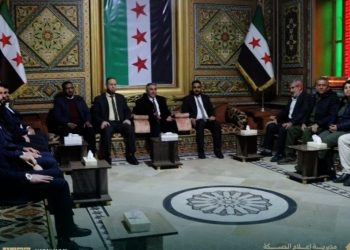 وصل وفد أمني وسياسي من الحكومة المؤقتة في سوريا إلى مدينة الحسكة اليوم، والتقى محافظ الحسكة، وقياديين في قوى الأمن الداخلي بالحسكة.