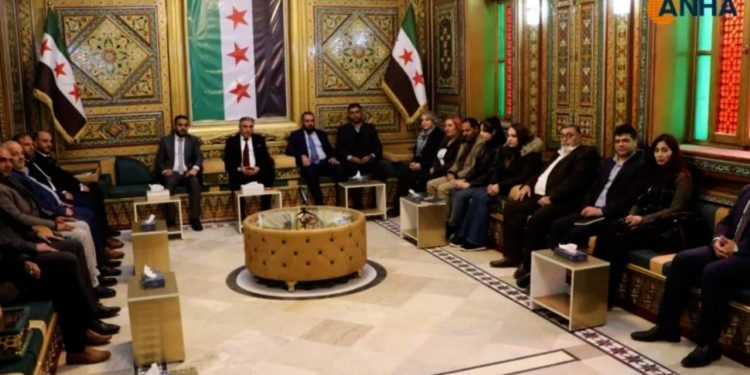 وفد حكومي يلتقي محافظ الحسكة لمناقشة التكامل في قطاعات الطاقة والمياه والتخطيط